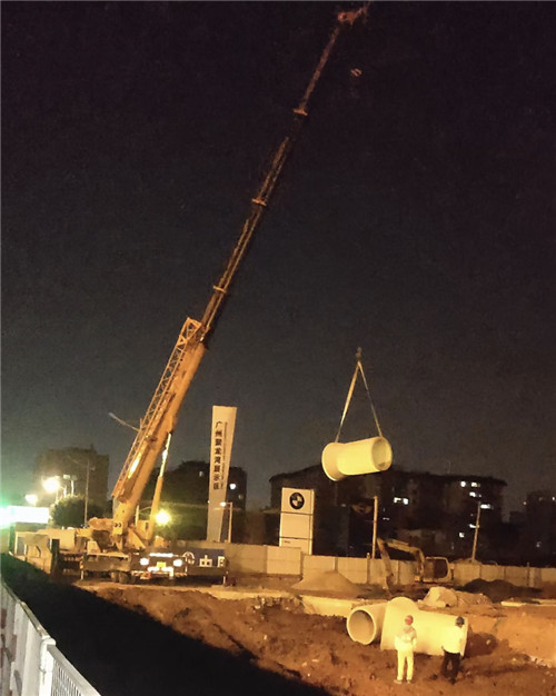 罗平县“弯臂矫正”—— 吊车的 “形变补偿” 技术