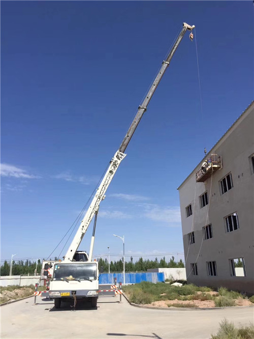 罗平县“轻装强干”—— 吊车的 “轻量化臂架” 技术