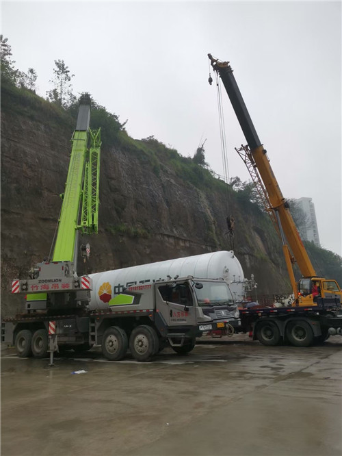 罗平县“不怕风雨冻”—— 吊车的 “恶劣环境适应” 技术
